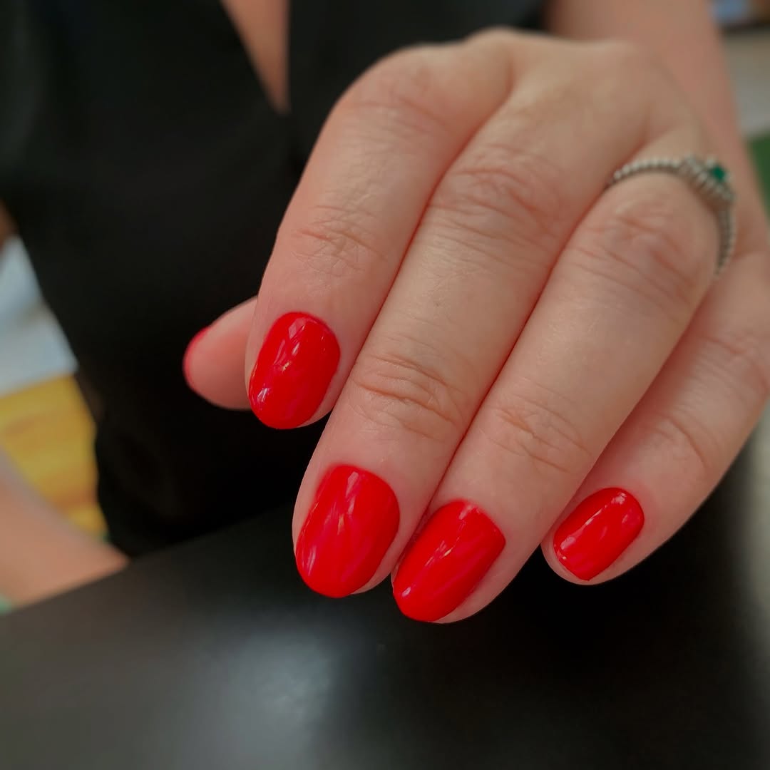Esmalte vermelho clássico